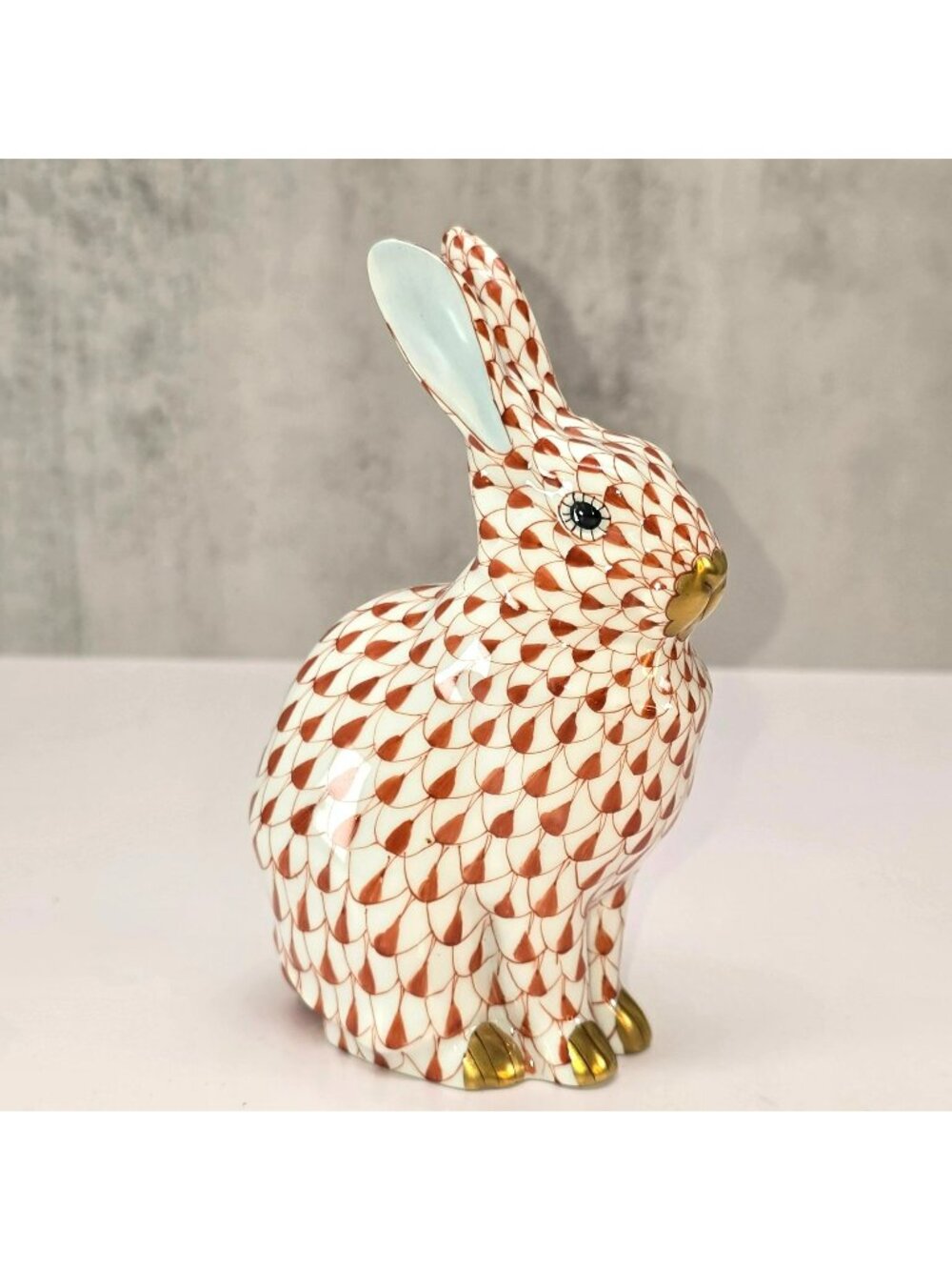 Herend Hungary Handpainted Porcelain Bunny With Gold Accents Fishnet BA209